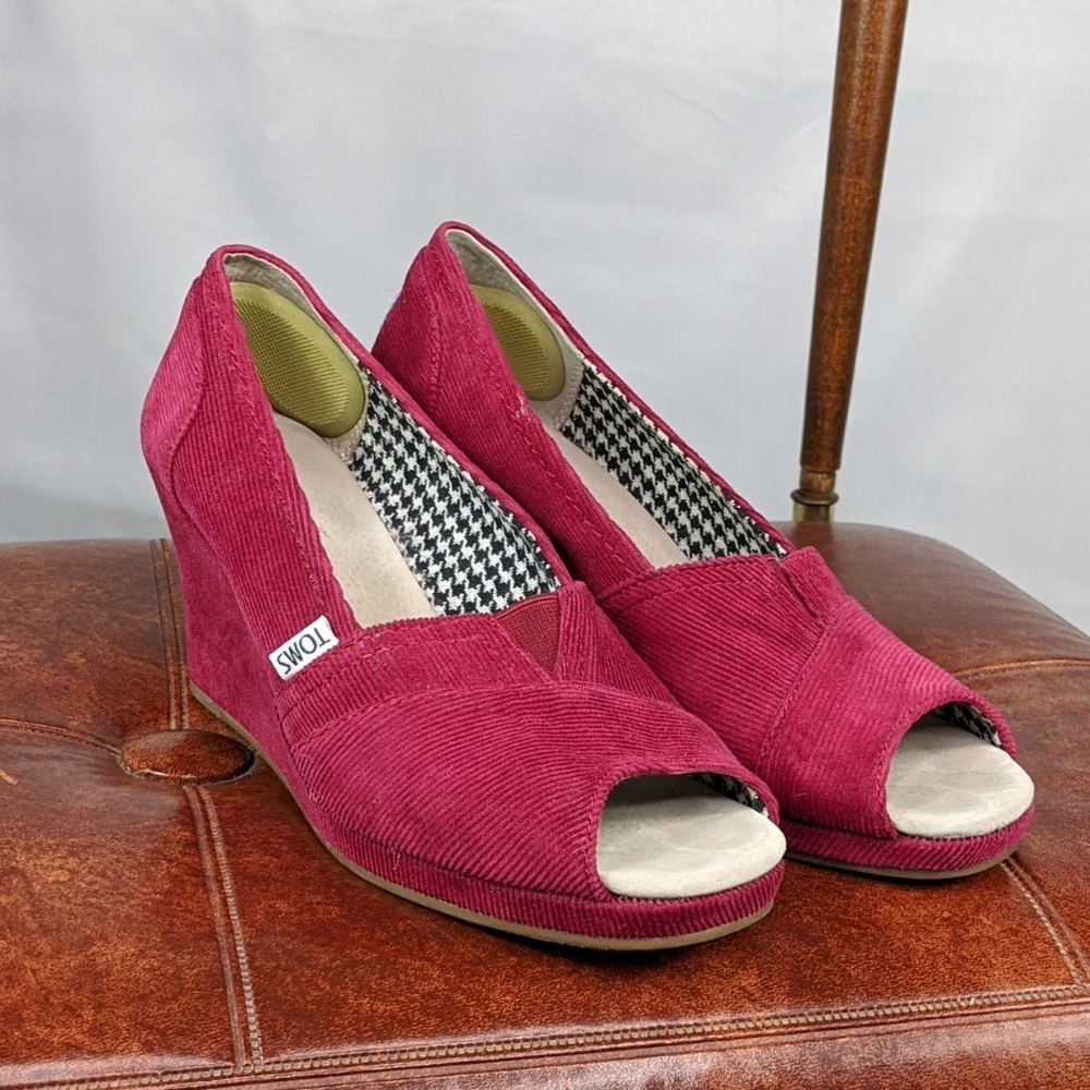 Toms corduroy peep toe RED wedge heels 9